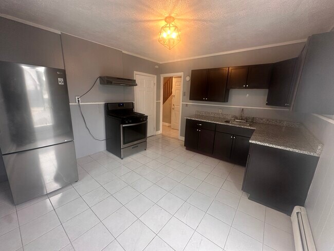 22 Linden St, Unit 2