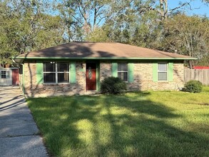 424 N Linnwood Dr in New Caney, TX - Building Photo - Building Photo