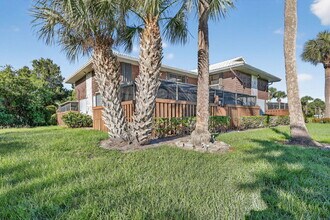 3004 SE Round Table Dr in Port St. Lucie, FL - Building Photo - Building Photo