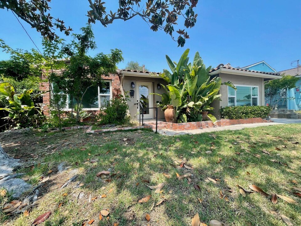 5960 Amarillo Ave in La Mesa, CA - Building Photo