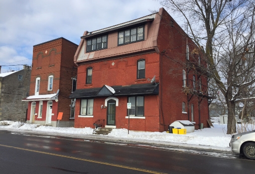 36 Chambers St in Smiths Falls, ON - Building Photo