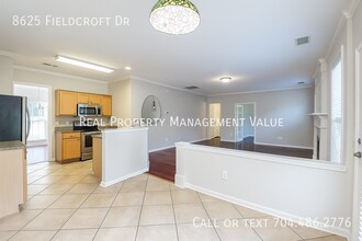 8625 Fieldcroft Dr in Charlotte, NC - Building Photo - Building Photo