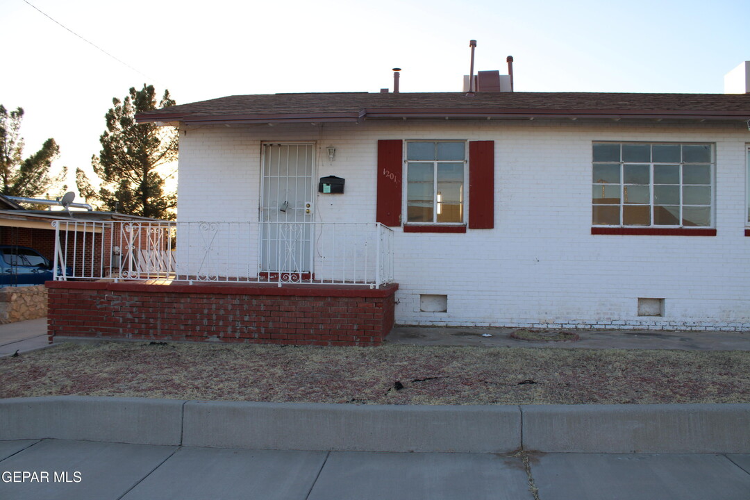 1201 Selden Dr in El Paso, TX - Building Photo