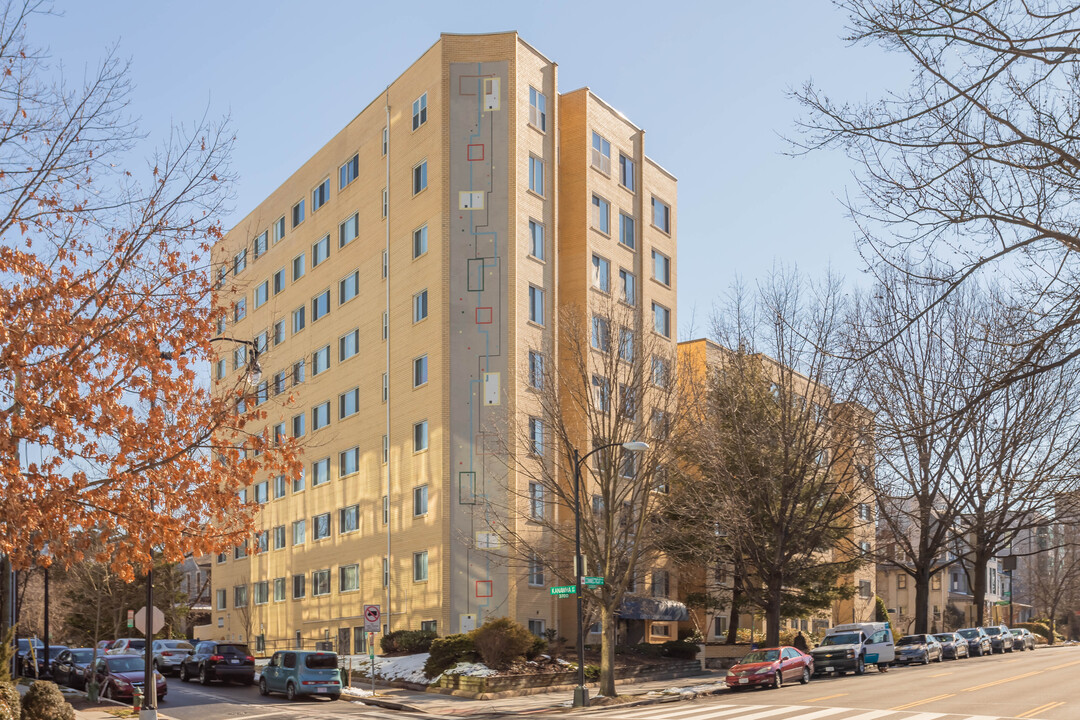 Chevy Chase Tower in Washington, DC - Building Photo