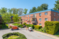 Somerset House Condominium in Fort Washington, PA - Foto de edificio - Building Photo