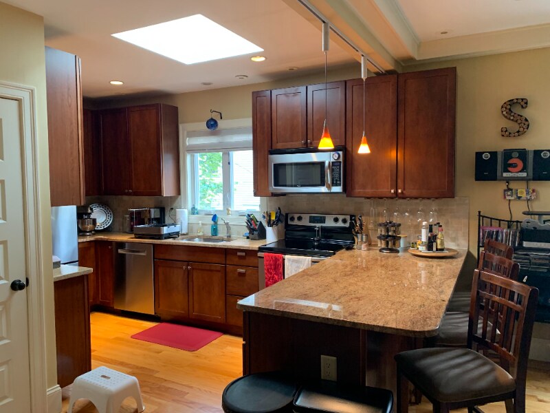 23 Rowe St in Boston, MA - Building Photo