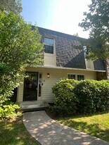 3413 Stonehenge Sq in Cave Spring, VA - Building Photo