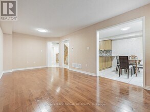 6035 Bidwell Trail in Mississauga, ON - Building Photo - Building Photo