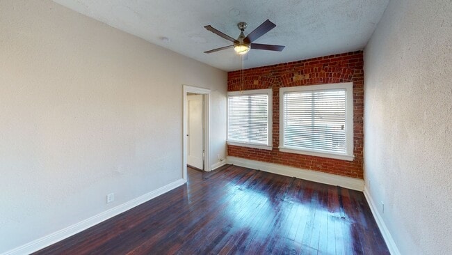 Leeward Apts - New York Style in Los Angeles, CA - Building Photo - Interior Photo