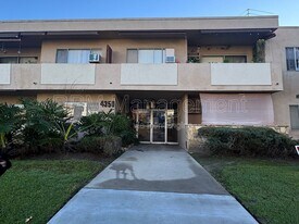 4350 Troost Ave in Los Angeles, CA - Building Photo