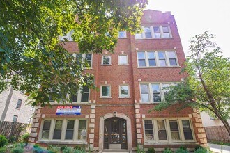 3924 N Janssen Ave, Unit 1 in Chicago, IL - Building Photo - Building Photo