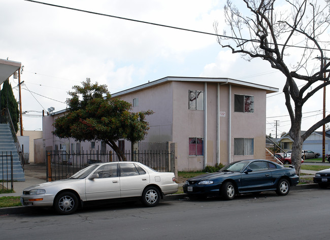 1901 W Myrtle St in Santa Ana, CA - Foto de edificio - Building Photo