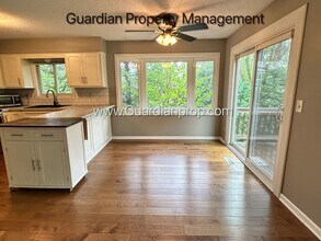 9950 Buckingham Dr in Eden Prairie, MN - Building Photo - Building Photo