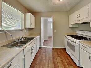 7090 Winkfield Pl in Atlanta, GA - Building Photo - Building Photo