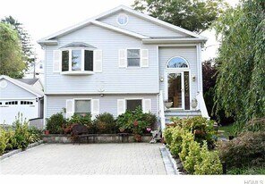 66 Newman Ave, Unit na in Hawthorne, NY - Building Photo
