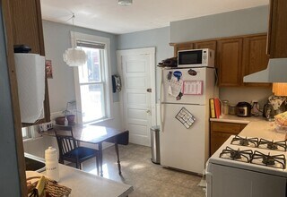 32 Irvington Rd, Unit 2 in Somerville, MA - Building Photo - Building Photo