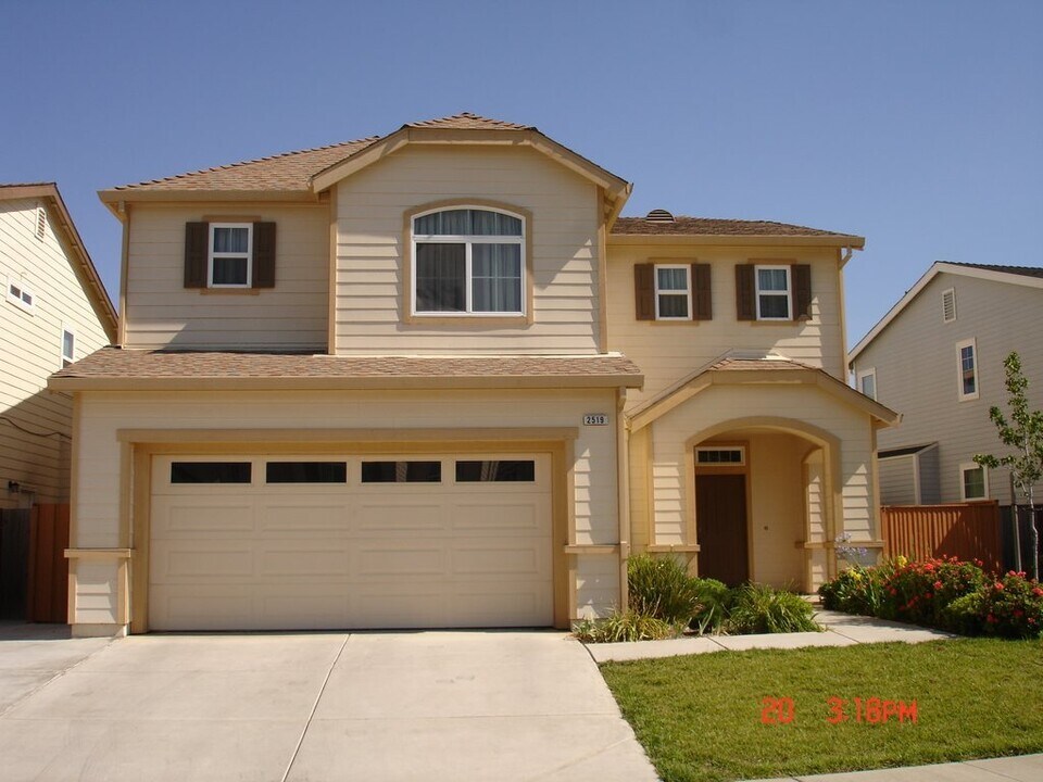 2519 Withrow Ln in Fairfield, CA - Foto de edificio