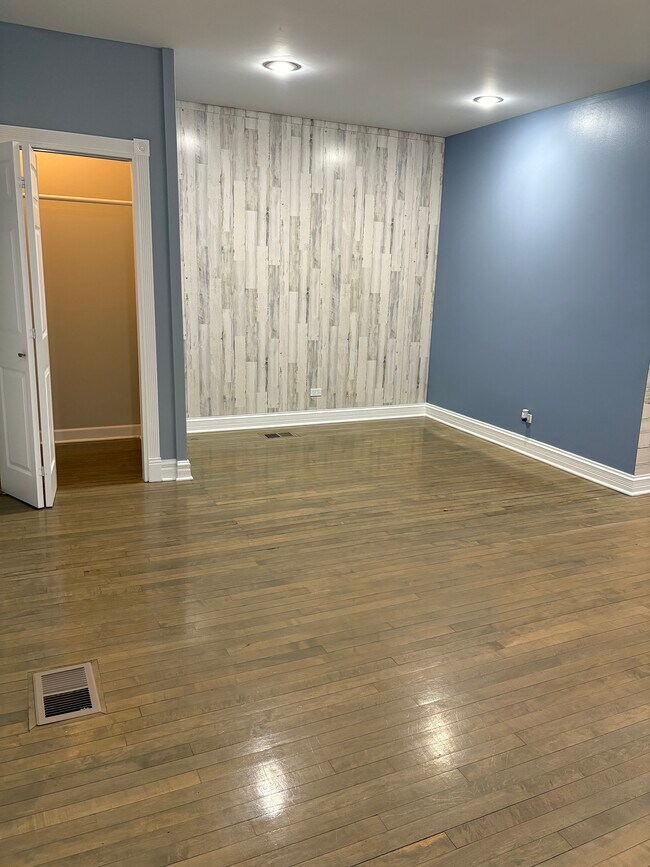 2118 W 51st St, Unit 1st floor