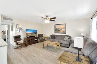 413 Normandy Ln in Delray Beach, FL - Foto de edificio - Building Photo