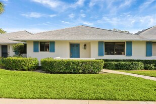 706 Club Dr in Palm Beach Gardens, FL - Building Photo