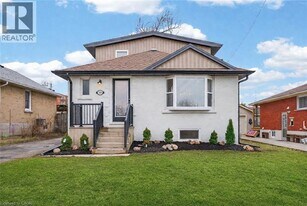330 E 15th St in Hamilton, ON - Building Photo