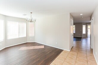 7258 W Crown King Rd in Phoenix, AZ - Building Photo - Building Photo