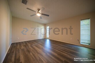 468 Laurencin Dr in Nokomis, FL - Foto de edificio - Building Photo