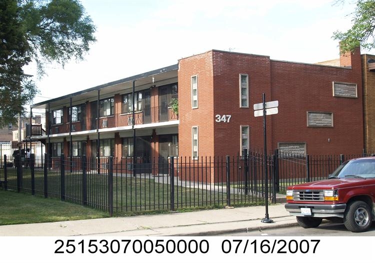 379 E 107th St in Chicago, IL - Building Photo