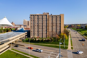 Phoenix Place in Pontiac, MI - Building Photo - Building Photo