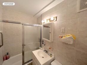 50 Bayard St in New York, NY - Building Photo - Building Photo
