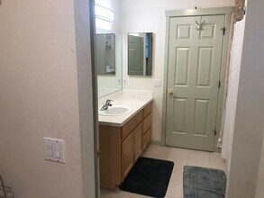 1523 NW Juniper St, Unit 2 in Bend, OR - Building Photo - Building Photo