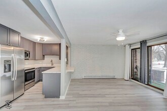 7302 Blackstone Ave in Justice, IL - Building Photo - Building Photo