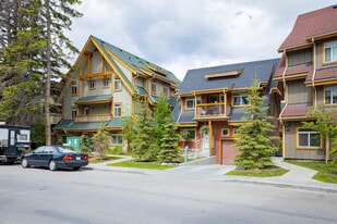 407 Beaver St in Banff, AB - Building Photo