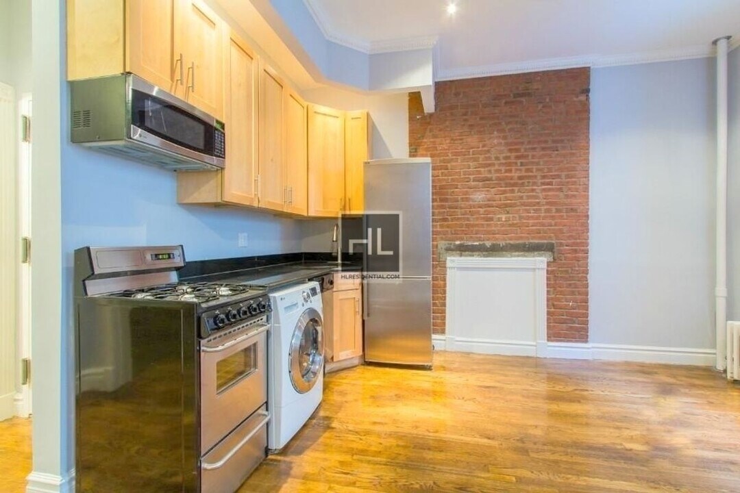 Clinton Street in New York, NY - Building Photo