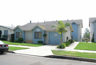 313 S Horne St in Oceanside, CA - Foto de edificio - Building Photo