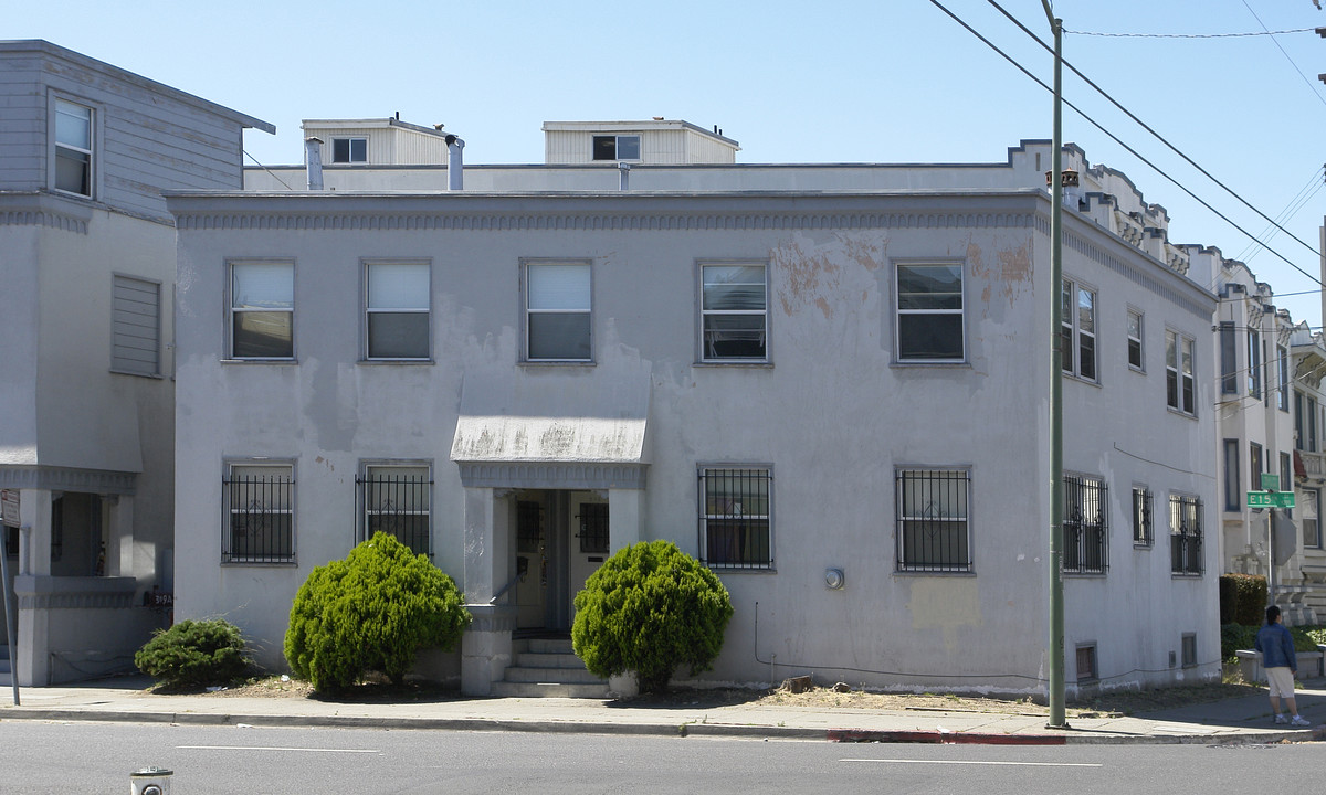 301 E 15th St in Oakland, CA - Building Photo