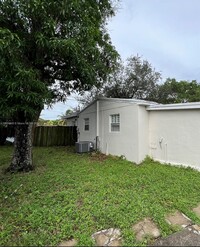 3620 NW 210th Terrace in Miami Gardens, FL - Building Photo - Building Photo