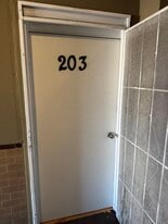 256 W Florence Ave, Unit 203 in Los Angeles, CA - Building Photo