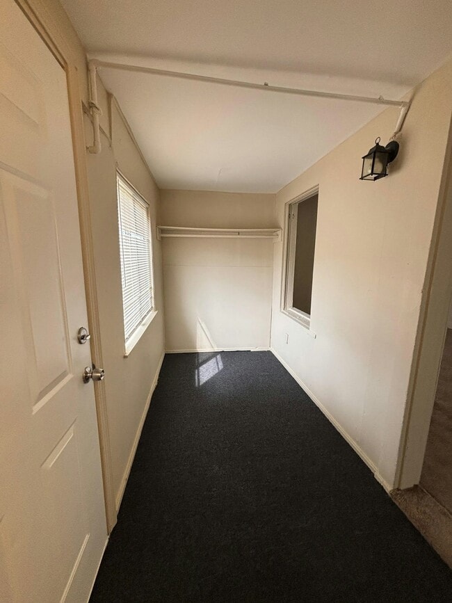 8119 Essex Ave in Warren, MI - Building Photo - Building Photo