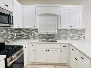 1019 N Clarence Ave in Edinburg, TX - Building Photo - Building Photo