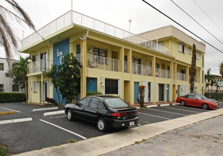 Ocean Reef Efficiency Apartments in Deerfield Beach, FL - Foto de edificio - Building Photo