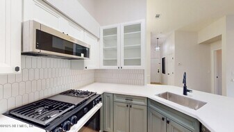 13810 Sutton Park Dr N in Jacksonville, FL - Building Photo