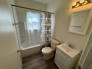 1811 13th Ave-Unit -Apartment 1 in Moline, IL - Foto de edificio - Building Photo