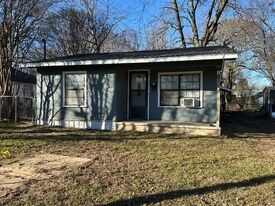 1220 Graham St in Paris, TX - Building Photo