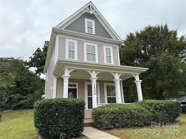 3206 Hiram St in Charlotte, NC - Building Photo
