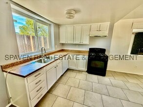 8237 Buckingham Pl in Riverside, CA - Building Photo - Building Photo