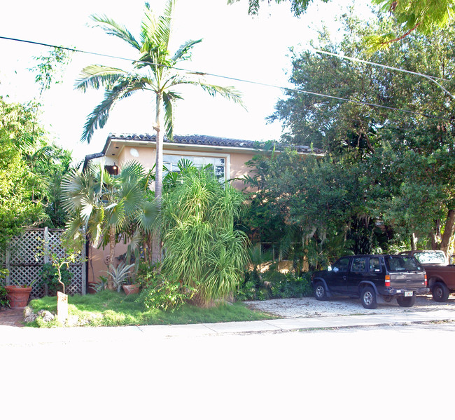 565 NW 66th St in Miami, FL - Building Photo - Building Photo