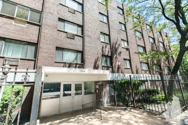property at 1040 W Hollywood Ave