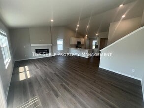 1110 Northview Dr in Waukee, IA - Building Photo - Building Photo