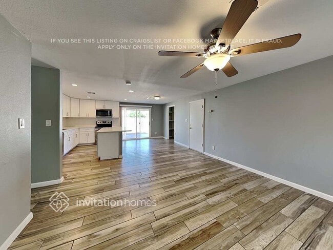 14430 N 41st Ct in Phoenix, AZ - Foto de edificio - Building Photo